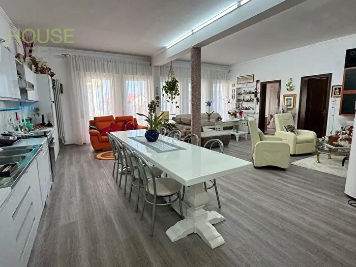 Appartamento con 6 locali in vendita in Via Milano, Monte Di Malo