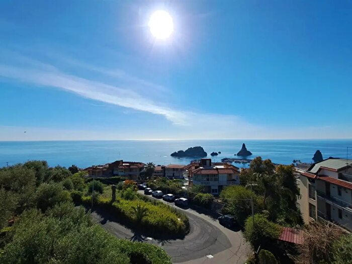 Appartamento con 8 locali in vendita in Aci Castello
