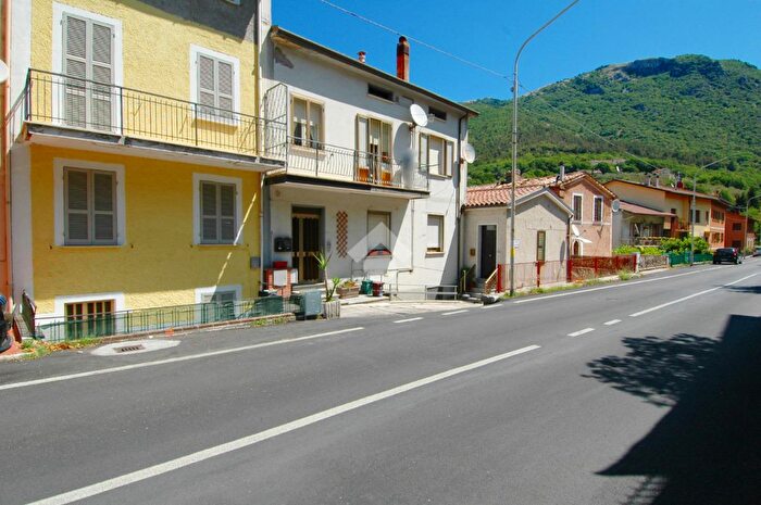 Appartamento quadrilocale in vendita in Via Borgovalle, Gualdo Tadino