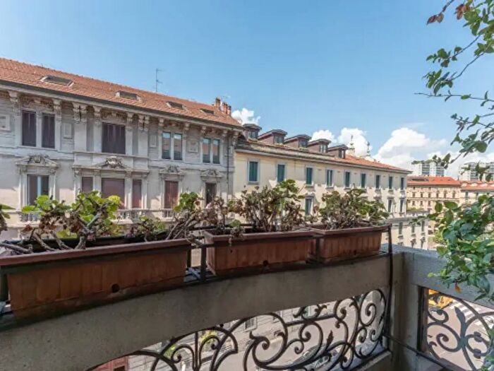 Appartamento quadrilocale in affitto in Via Lorenzo Mascheroni, Milano