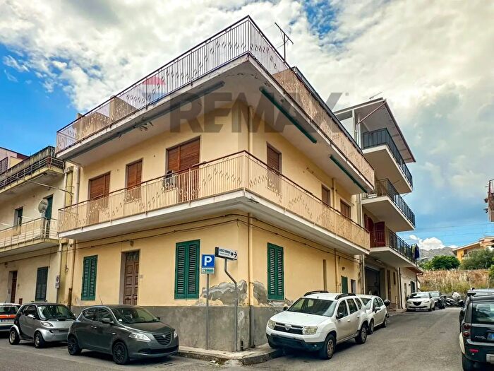 Casa con 10 locali in vendita in Via Pirandello, Furci Siculo