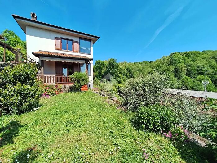 Casa con 5 locali in vendita in Como
