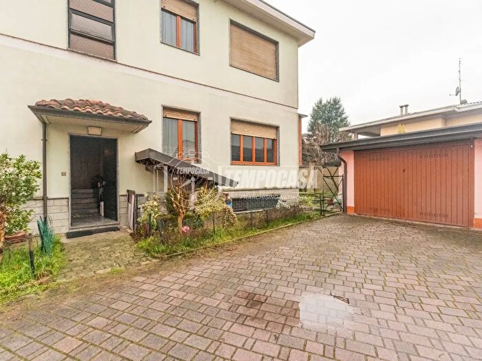 Appartamento quadrilocale in vendita in Via Novara, Abbiategrasso