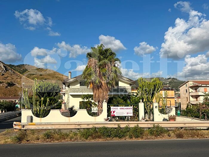 Casa con 6 locali in vendita in Contrada Marinella Snc, Amantea
