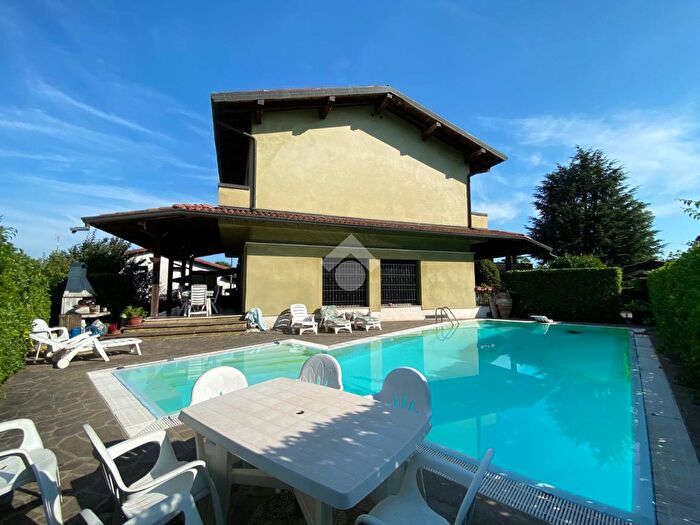 Casa quadrilocale in vendita in Erbusco