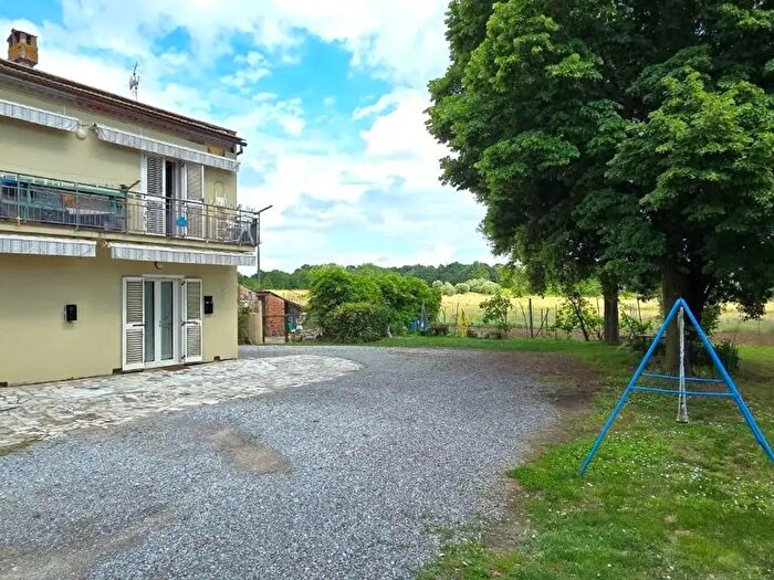 Casa con 7 locali in vendita in Castelfranco Di Sotto