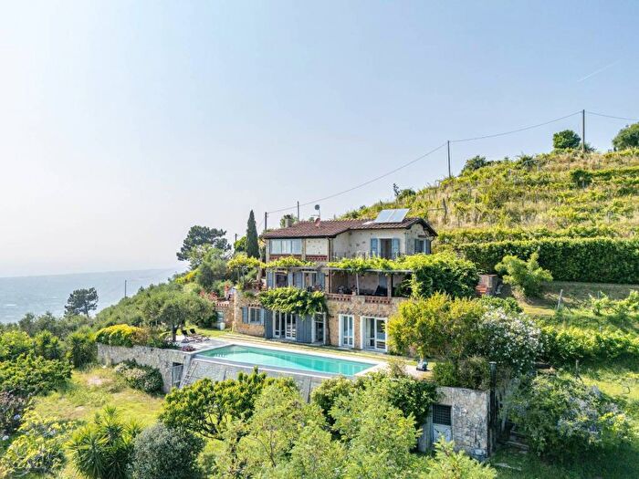Casa con 6 locali in affitto in Via delle Piane, Pietrasanta