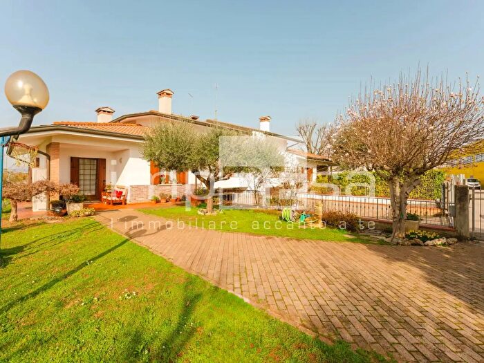 Casa con 12 locali in vendita in Ponzano Veneto