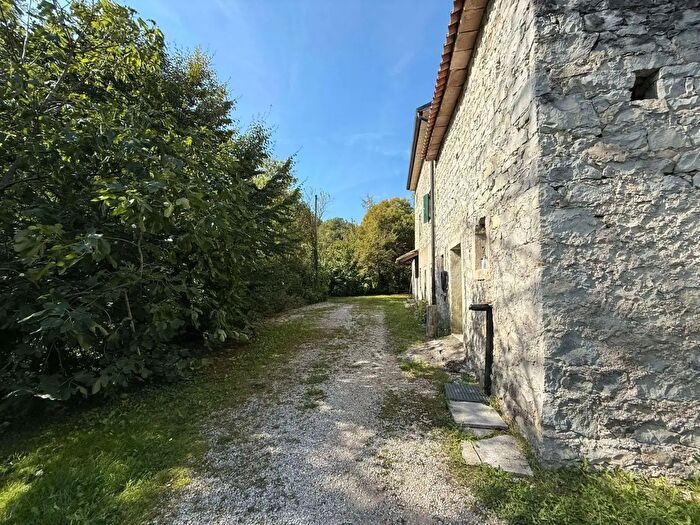 Casa con 8 locali in vendita in Via Grotte del Caglieron, Fregona