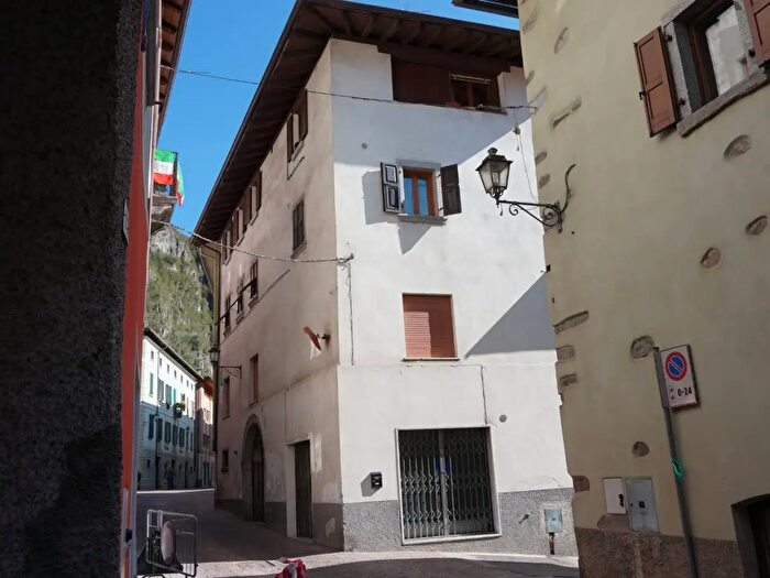 Appartamento quadrilocale in vendita in Via Roma, Storo