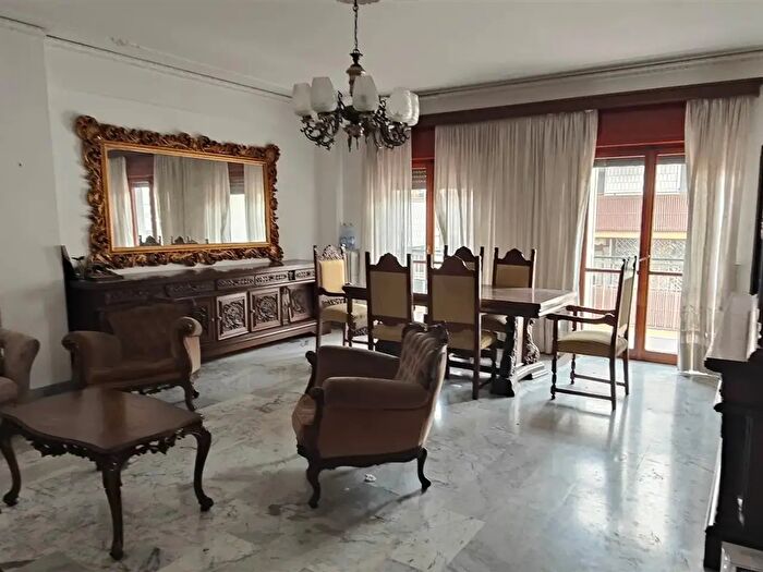 Appartamento con 6 locali in vendita in Via Panebianco, Cosenza