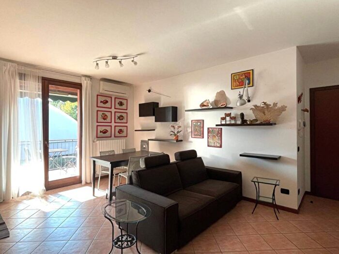 Appartamento trilocale in affitto in Via Valle, Centro, Salò