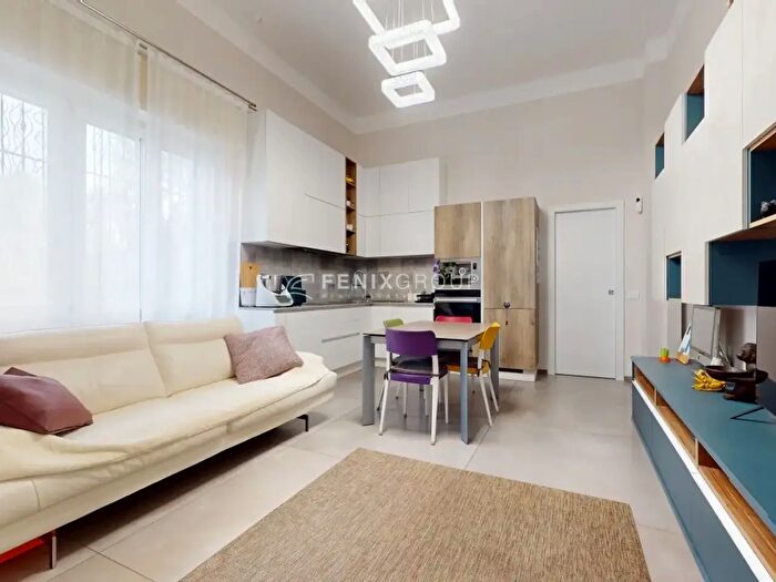 Appartamento trilocale in vendita in Via Illirico, Milano