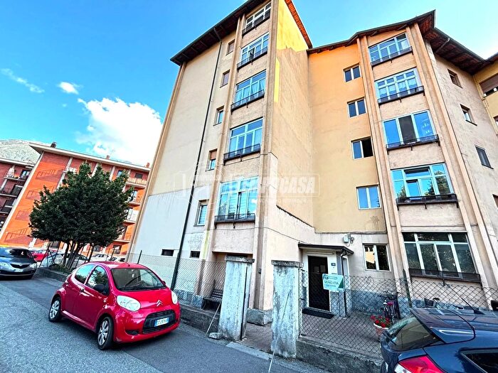 Appartamento quadrilocale in vendita in Via Vittorio Avondo, Aosta