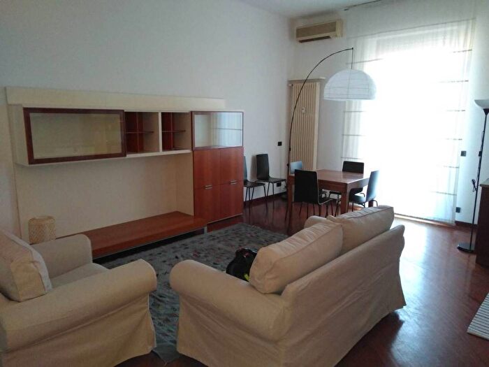 Appartamento trilocale in affitto in via Aselli, Città Studi, Milano