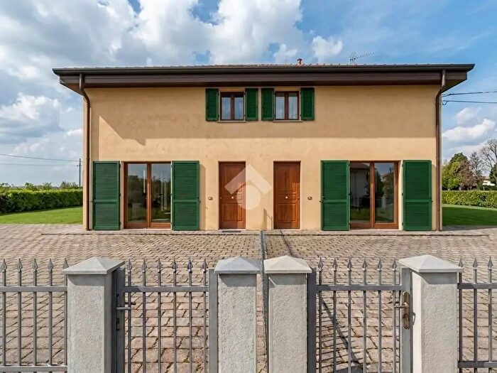 Casa quadrilocale in vendita in Via Malvezza, Molinella