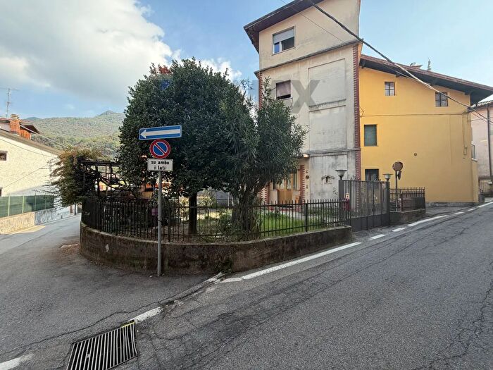 Appartamento quadrilocale in vendita in Via XXIV Maggio, Besano
