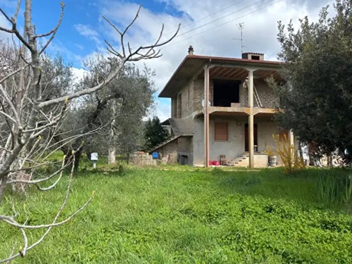 Casa quadrilocale in vendita in Località Piantata, Bolsena