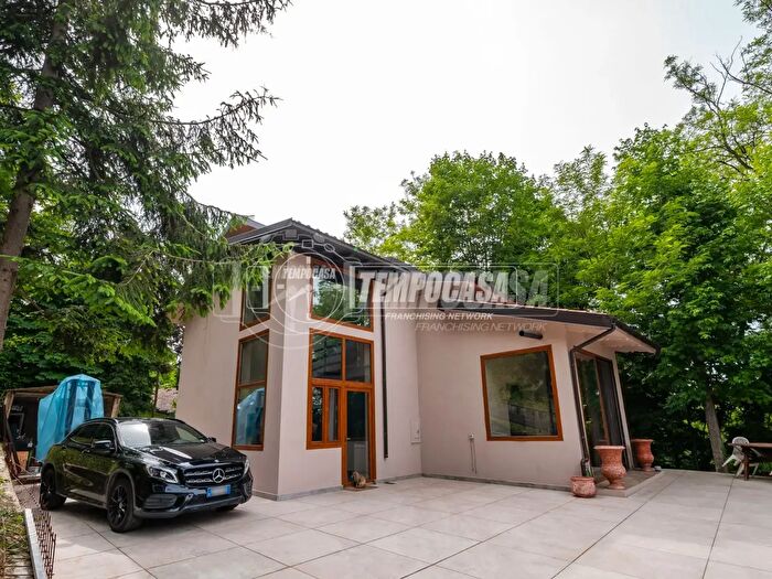 Casa quadrilocale in vendita in Via Cervara, Viano