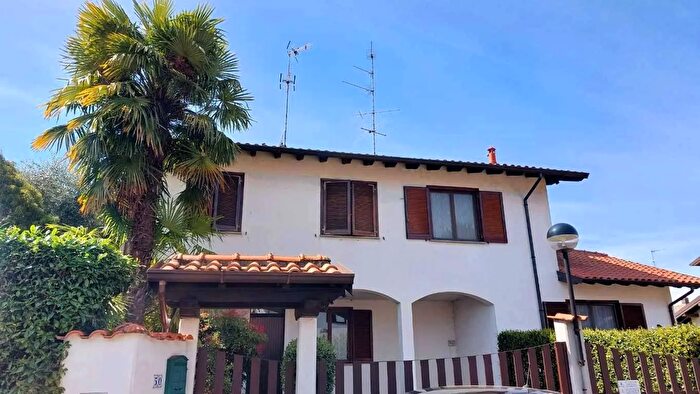 Casa quadrilocale in vendita in Arsago Seprio, Arsago Seprio