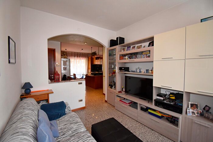 Appartamento con 6 locali in vendita in Via Trieste, Arzignano