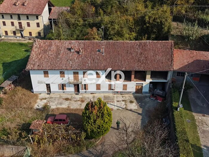 Casa con 6 locali in vendita in Frinco