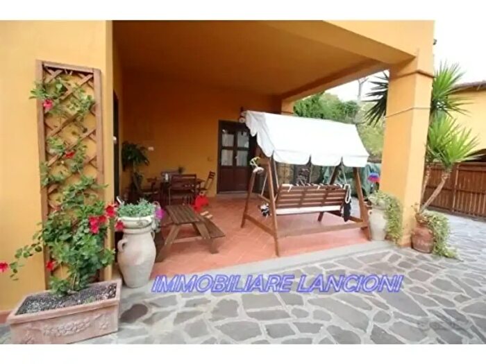 Casa con 5 locali in vendita in Scandicci