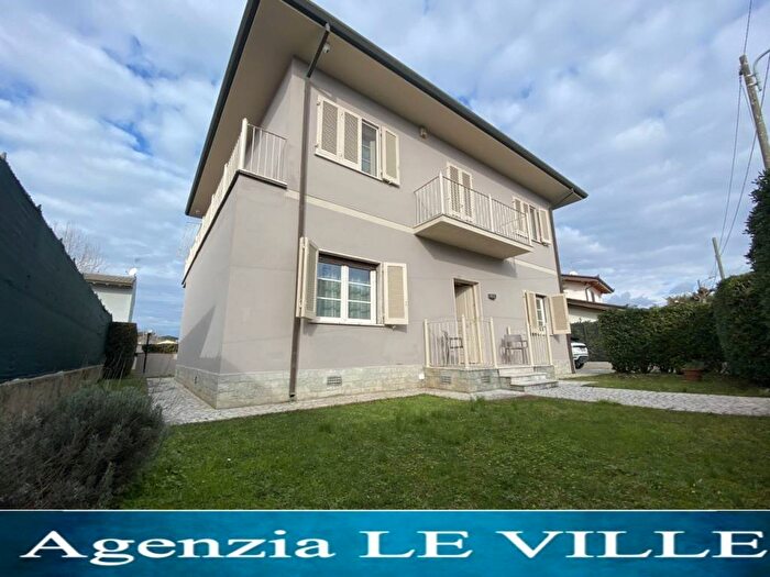 Appartamento con 5 locali in affitto in via tonfano, Pietrasanta