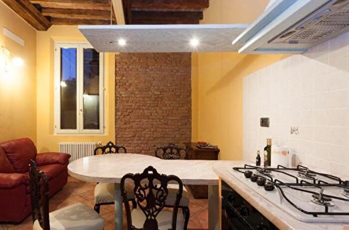 Appartamento bilocale in vendita in Via Coltellini, Modena