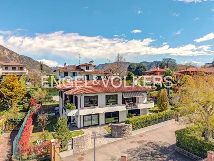 Casa con 6 locali in vendita in Como