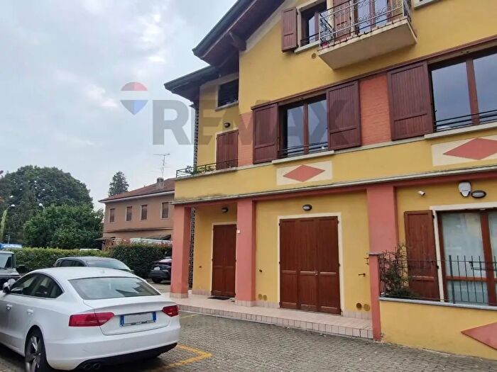 Appartamento trilocale in vendita in Travedona Monate