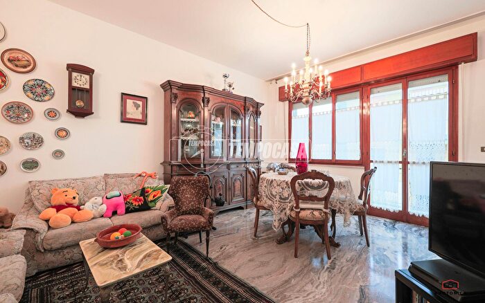 Appartamento con 5 locali in vendita in Via Alfredo Testoni, Rimini