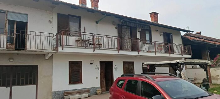 Casa con 6 locali in vendita in Via Canonico Chicco Carmagnola, Carmagnola