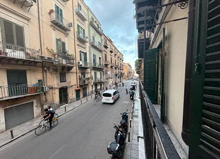 Appartamento quadrilocale in affitto in Via Vittorio Emanuele, Palermo