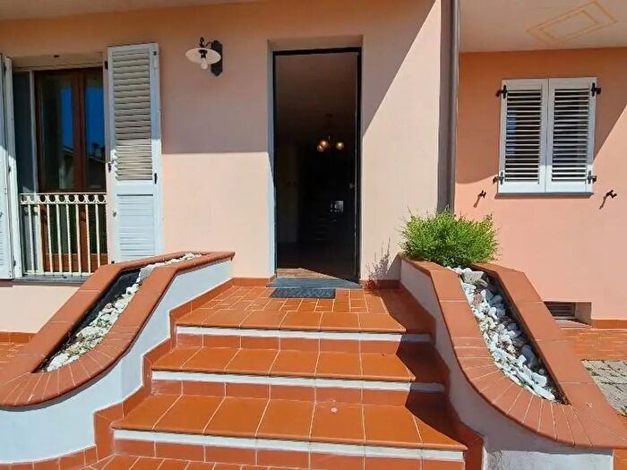Casa con 10 locali in vendita in San Giuliano Terme