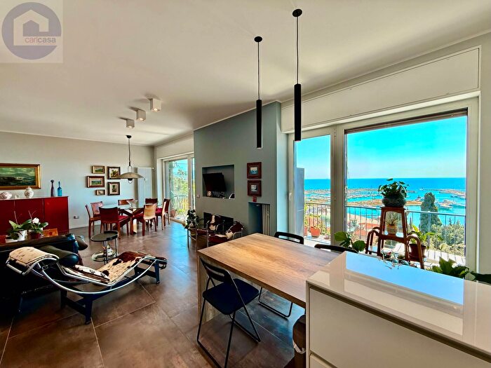 Appartamento con 5 locali in vendita in Viale della Rimembranza, Imperia