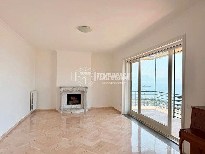 Appartamento con 7 locali in vendita in Via Torquato Tasso, Napoli