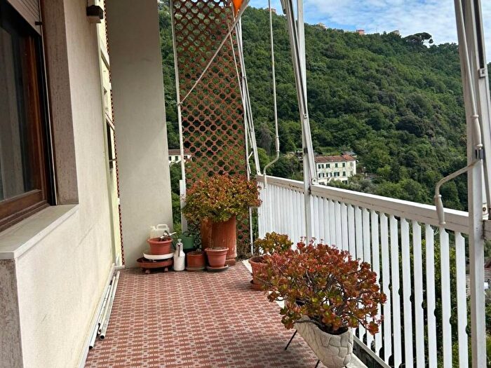 Appartamento trilocale in affitto in Via Cadighiara, Borgoratti, Genova