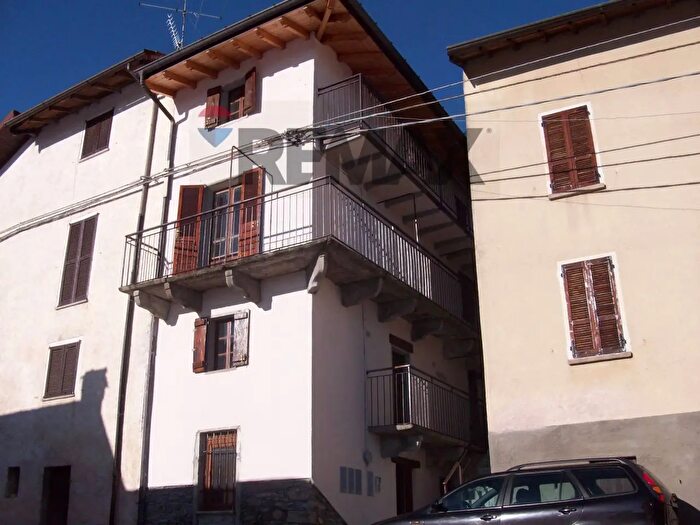Casa con 7 locali in vendita in Via per Ganna, Cuasso Al Monte
