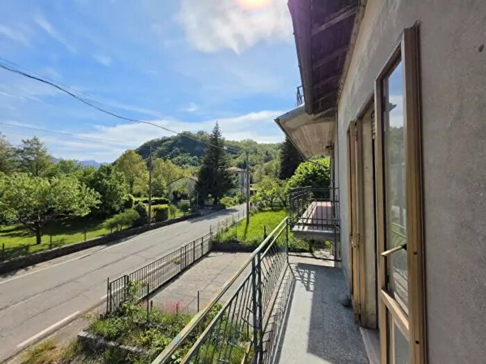 Casa con 6 locali in vendita in Strada Valcieca, Palanzano