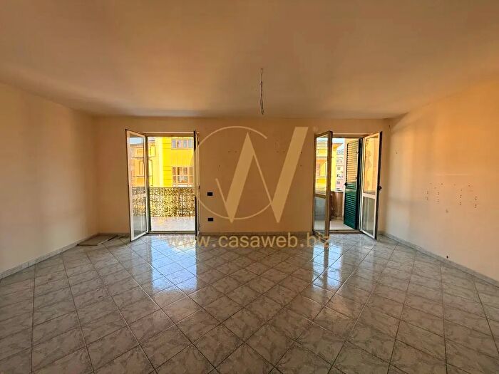 Appartamento con 6 locali in vendita in Via Campania, Caserta