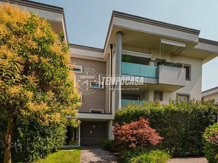 Appartamento bilocale in vendita in Via Pietro Maroncelli, Trezzano Sul Naviglio