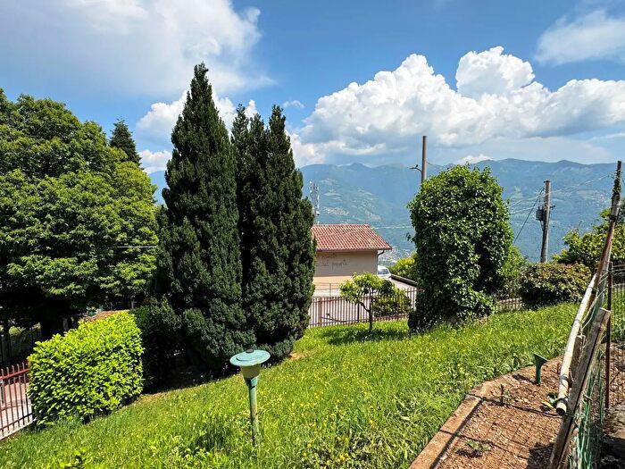 Appartamento bilocale in vendita in Via Don Angelo Cocchetti, Rogno