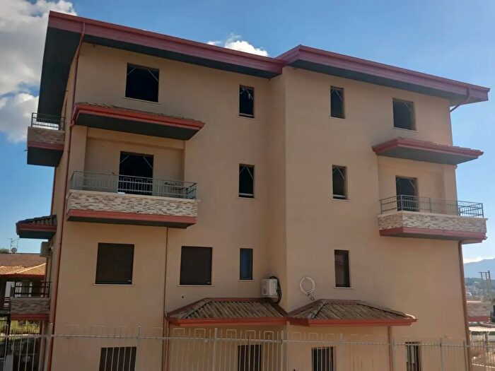 Appartamento quadrilocale in vendita in Contrada Petraro, Rose