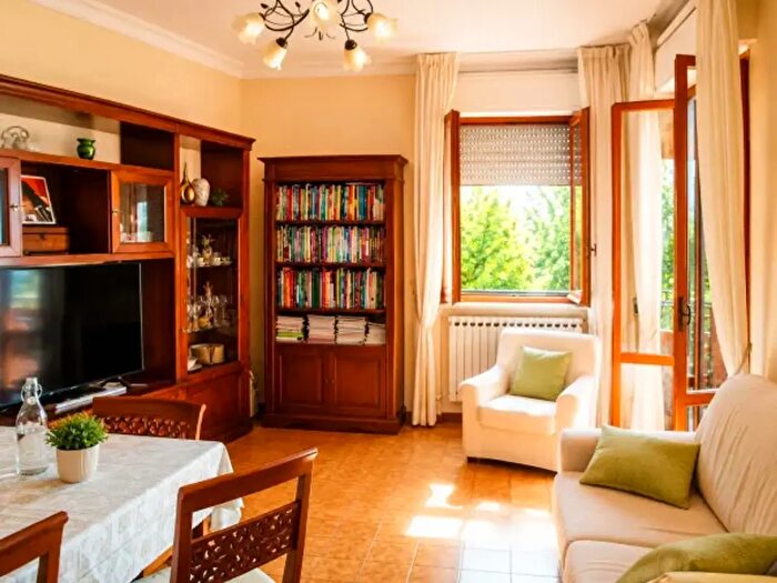 Appartamento con 5 locali in vendita in Viale Giuseppe Garibaldi, Monsano