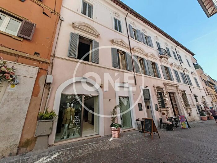 Appartamento con 5 locali in vendita in Via Trevio, Tivoli