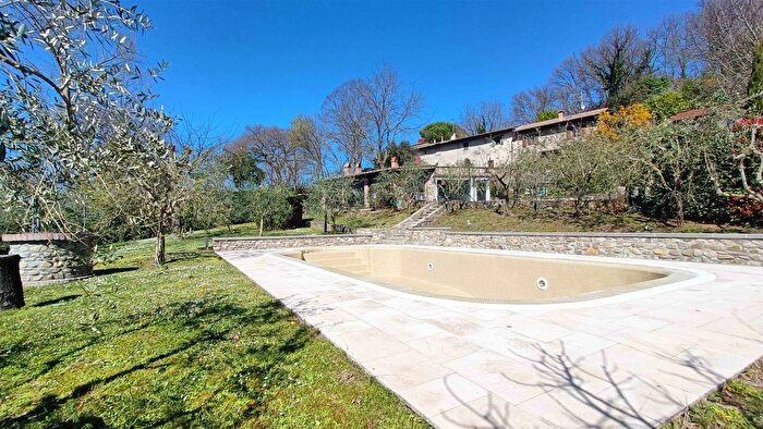 Casa quadrilocale in vendita in Vicchio, Vicchio