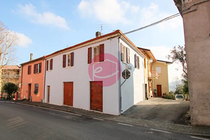 Appartamento trilocale in vendita in Via Pascoli, Borghi