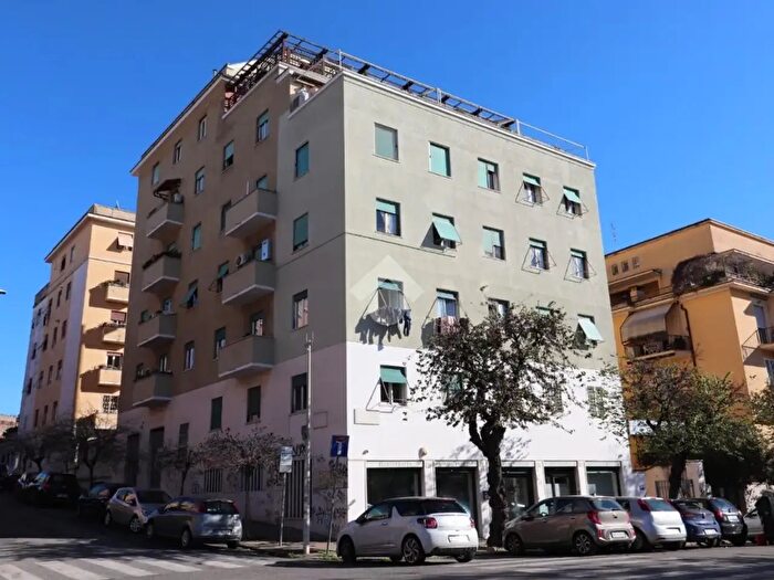 Appartamento con 5 locali in vendita in Via di S Castulo, Roma