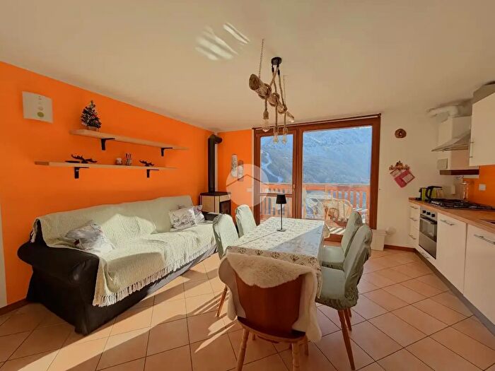 Appartamento trilocale in affitto in Via Cima Bleis, Vione